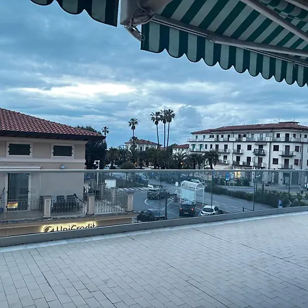 Daire La Terrazza Sul Mare Marina di Massa